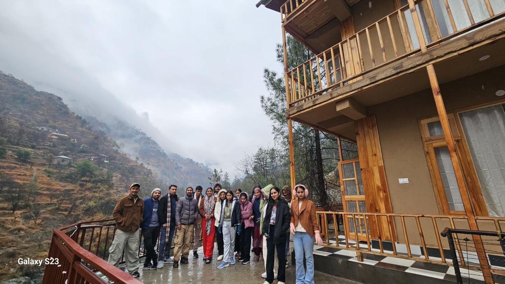 The Fiza Retreat Tirthan Banjar Ngoại thất bức ảnh