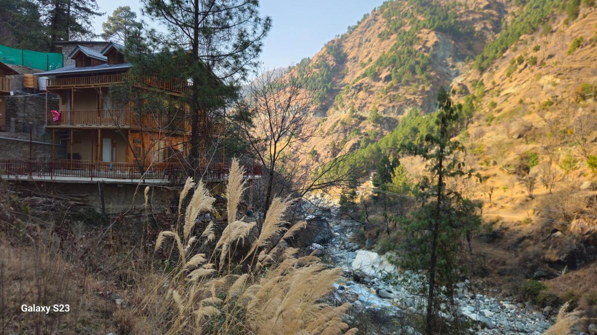 The Fiza Retreat Tirthan Banjar Ngoại thất bức ảnh